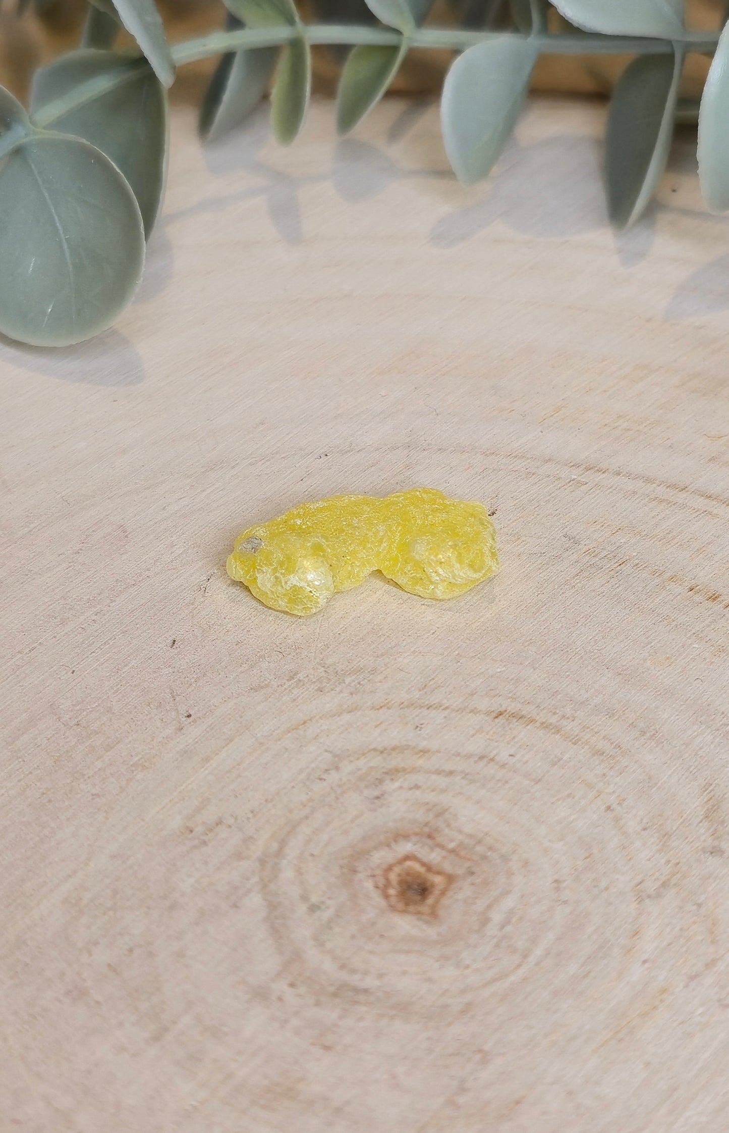 Brucite dorée brute