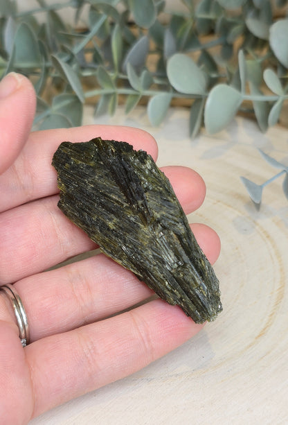 Tourmaline verte brute