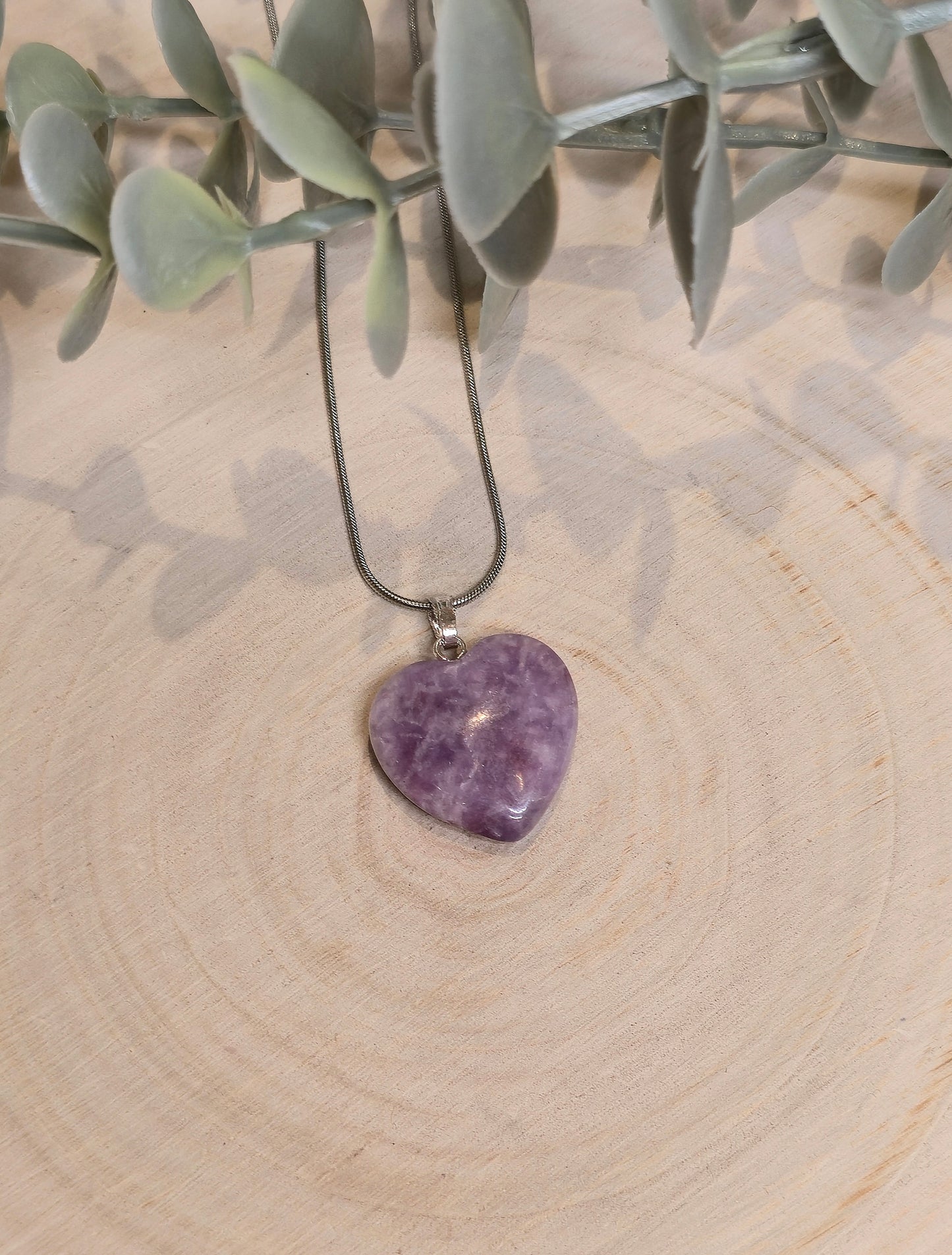 Collier en coeur en Lépidolite
