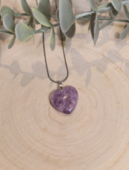 Collier en coeur en Lépidolite
