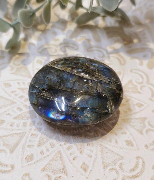 Pierre de paume en Labradorite