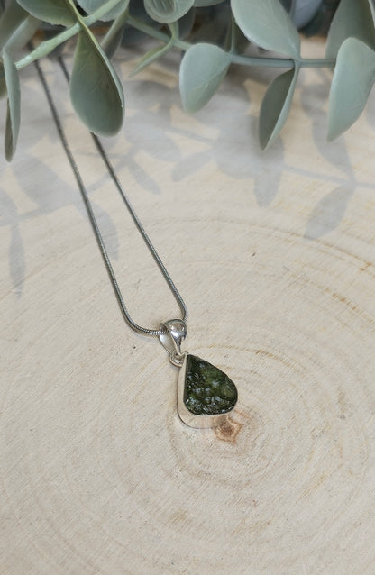 Collier Moldavite brute