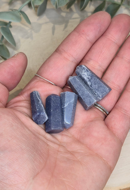 Petite Pointe en Quartz bleu
