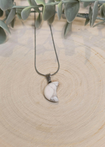 Collier en mini lune en Howlite