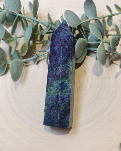 Pointe en Rubis Kyanite
