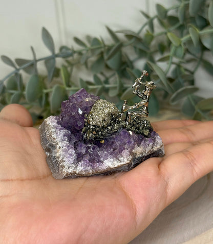 Minier en Pyrite sur Améthyste