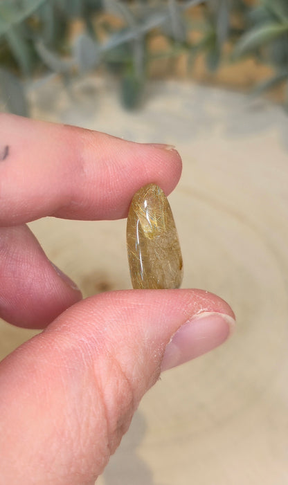 Quartz rutilé en goutte