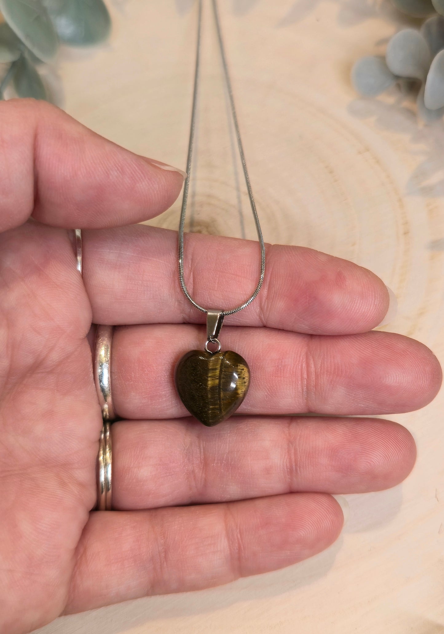 Collier en mini coeur en Oeil de tigre