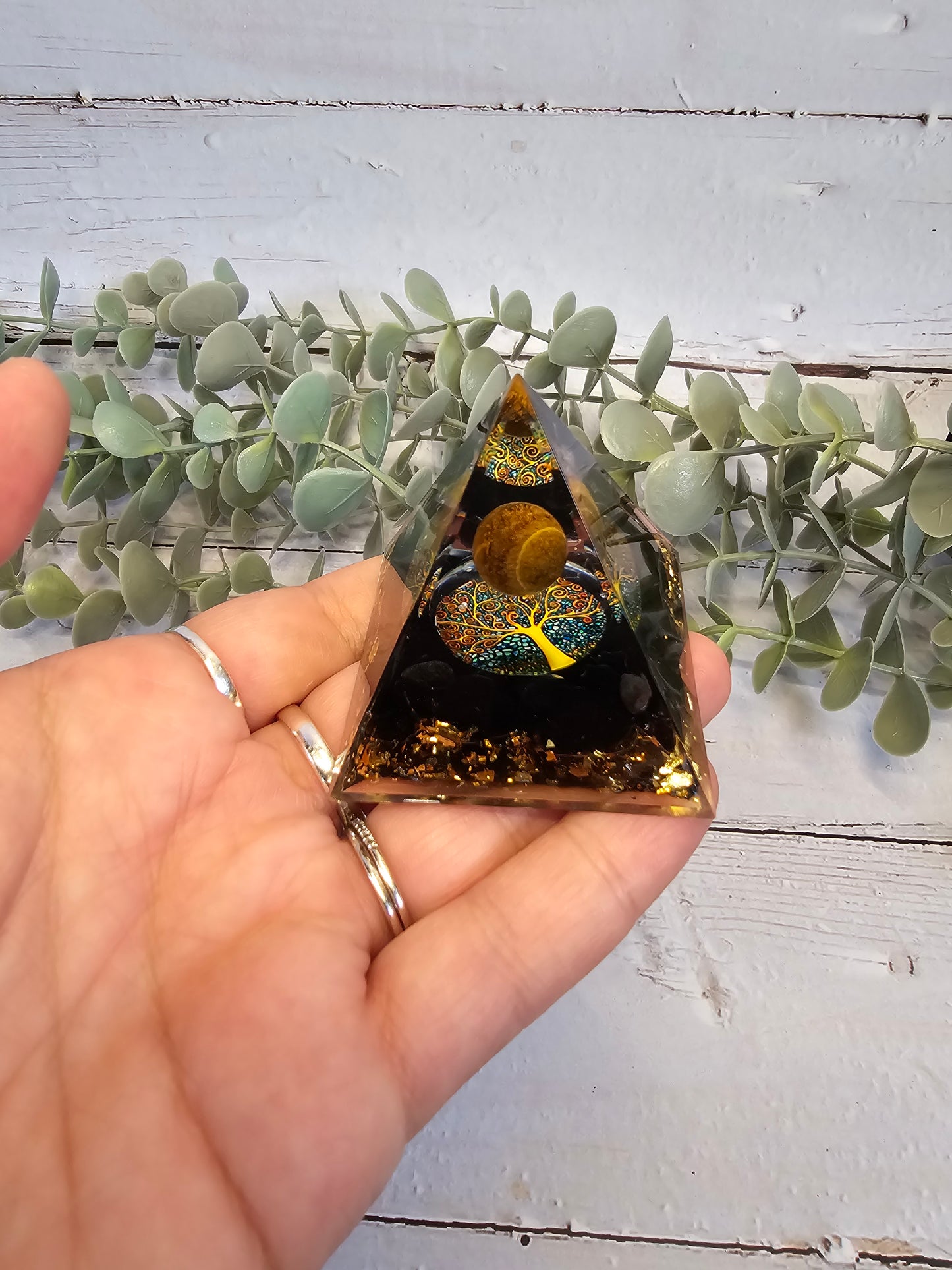 Pyramide Orgonite Obsidienne dessin Arbre