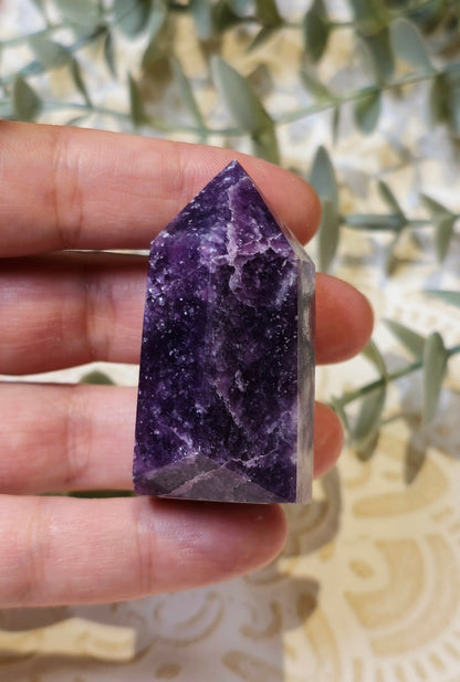 Pointe en Lépidolite