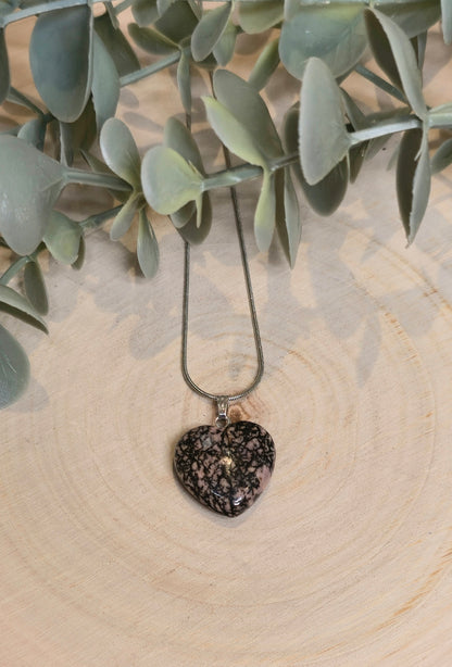 Collier en coeur en Rhodonite