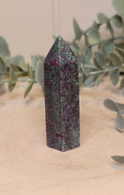 Pointe en Rubis Kyanite
