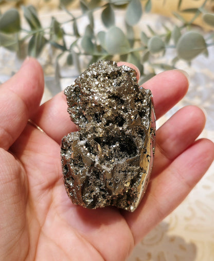 Pyrite brute avec base polie du Pérou