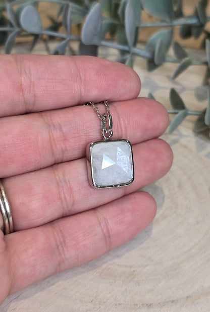Collier Pierre de lune carré