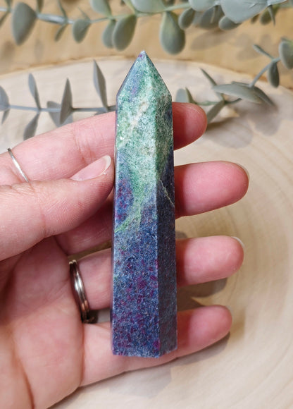 Pointe en Rubis Kyanite