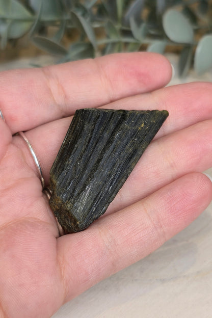 Tourmaline verte brute