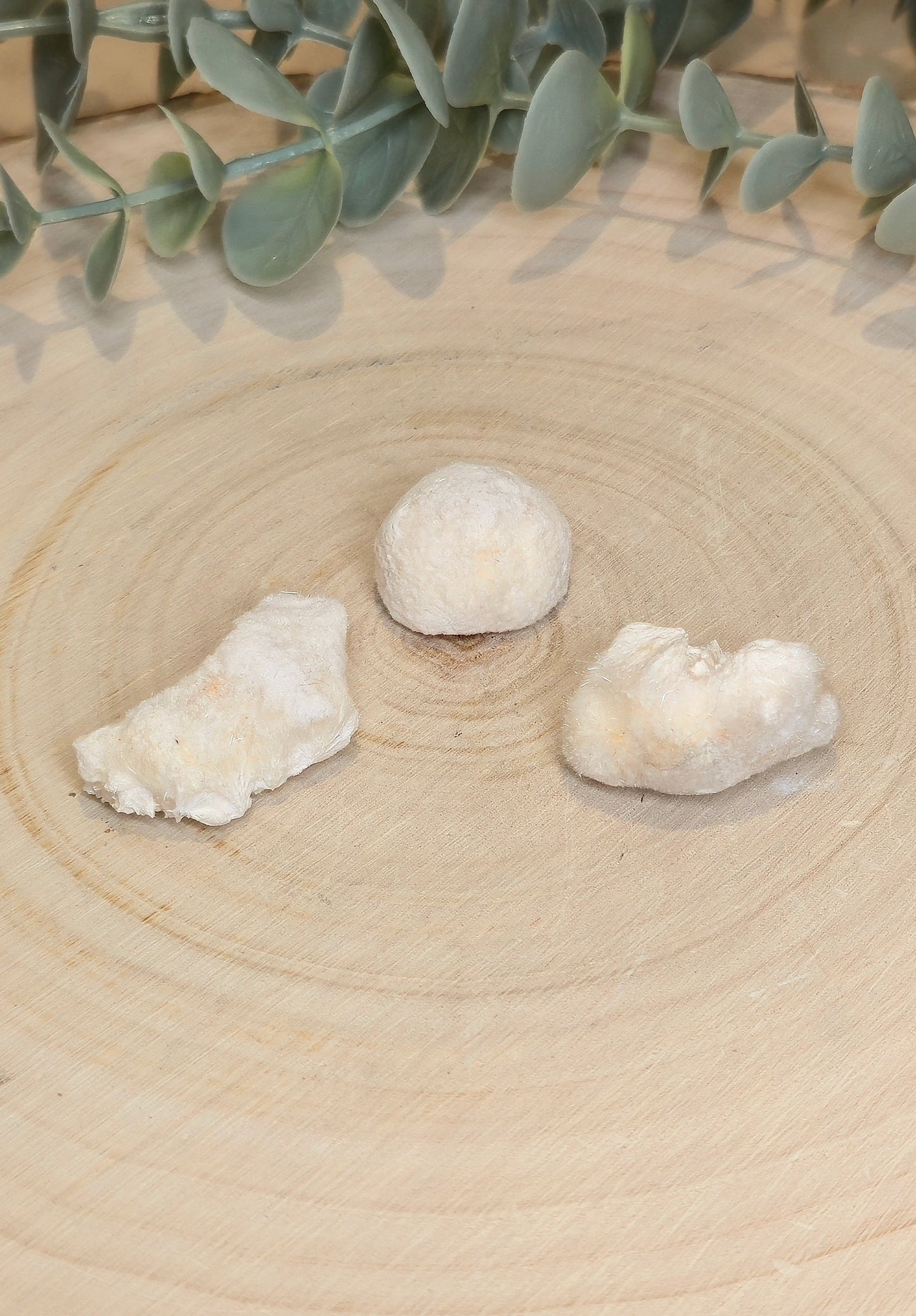 Morceaux d'Okenite brute de l’Inde