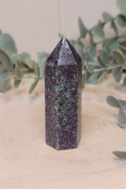 Pointe en Rubis Kyanite
