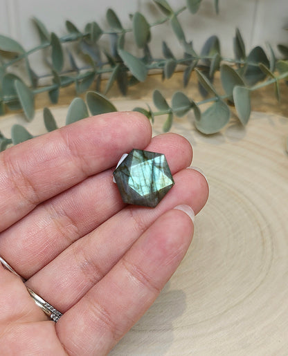 Étoile géométrique en Labradorite