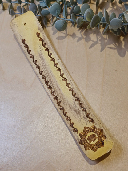 Encensoir en bois à motifs