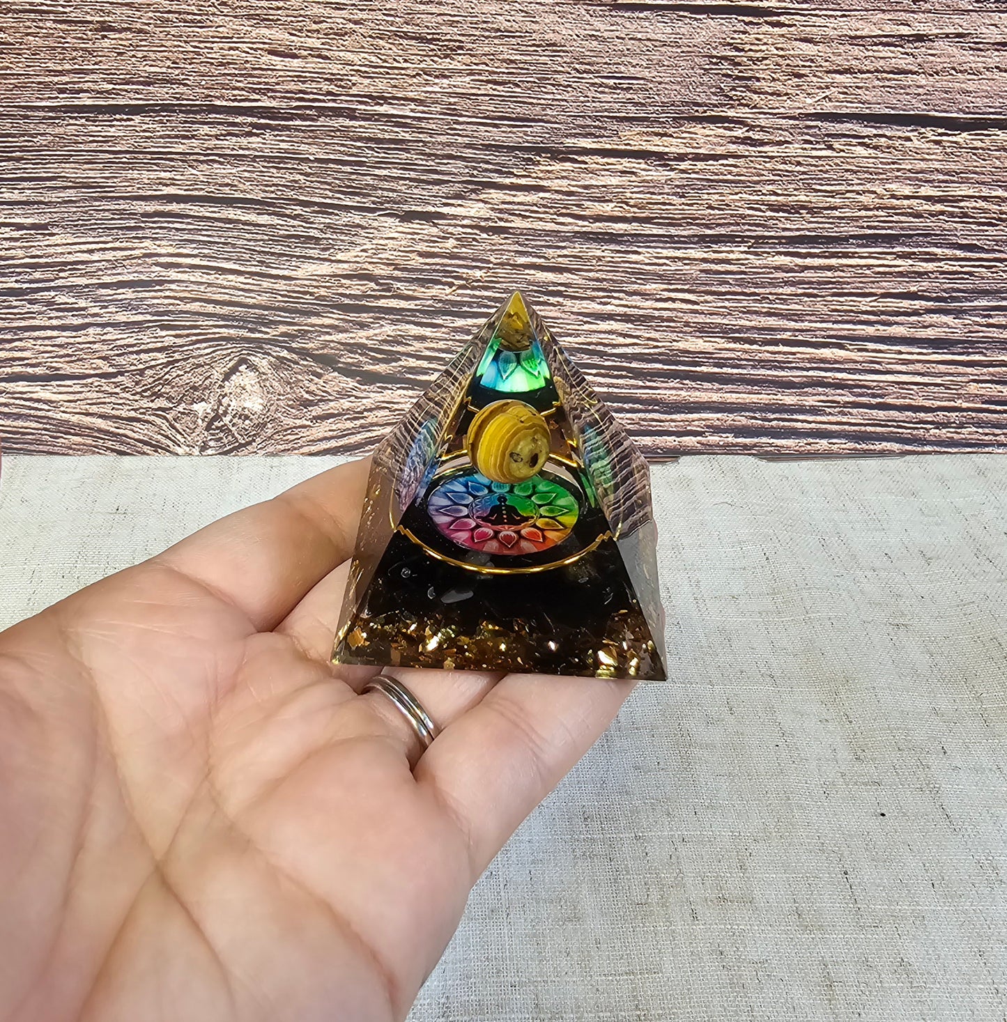 Pyramide Orgonite Obsidienne et oeil de tigre