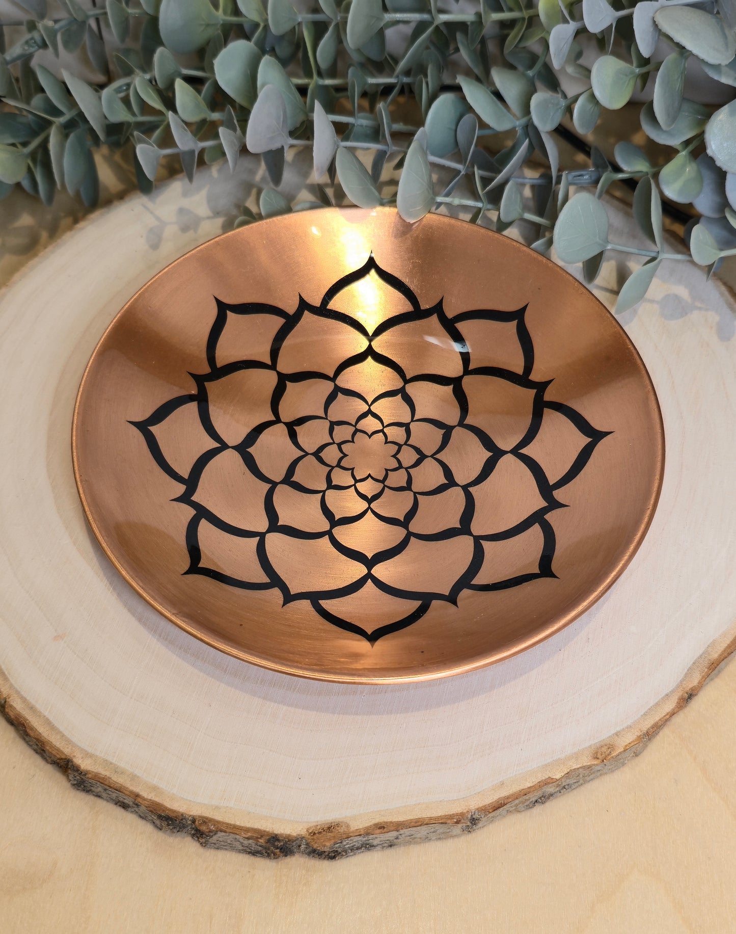 Assiette de cuivre Lotus