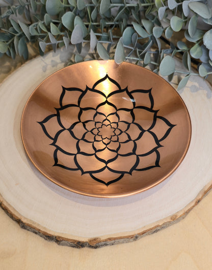 Assiette de cuivre Lotus