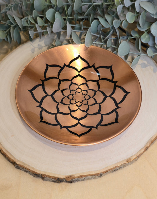 Assiette de cuivre Lotus