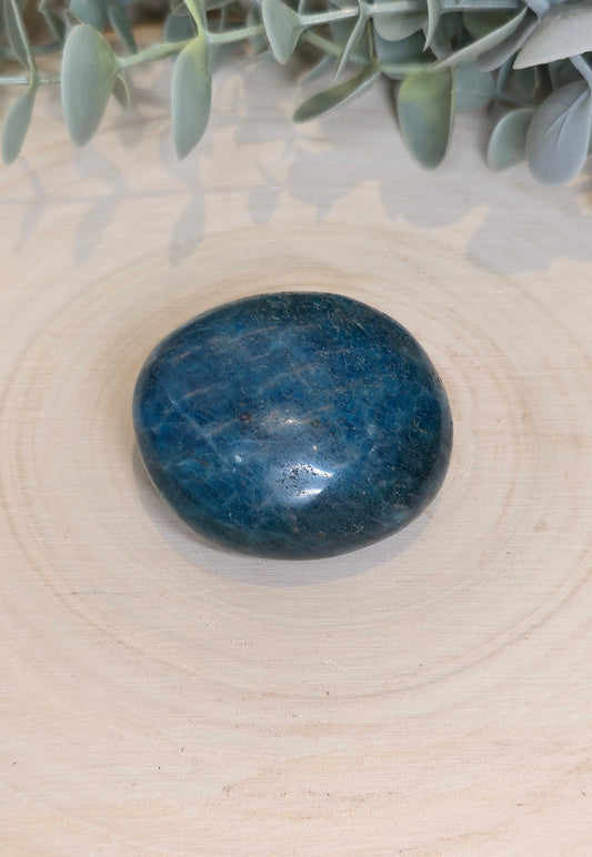 Pierre de paume en Apatite bleue