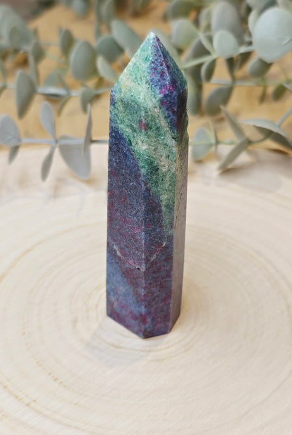 Pointe en Rubis Kyanite