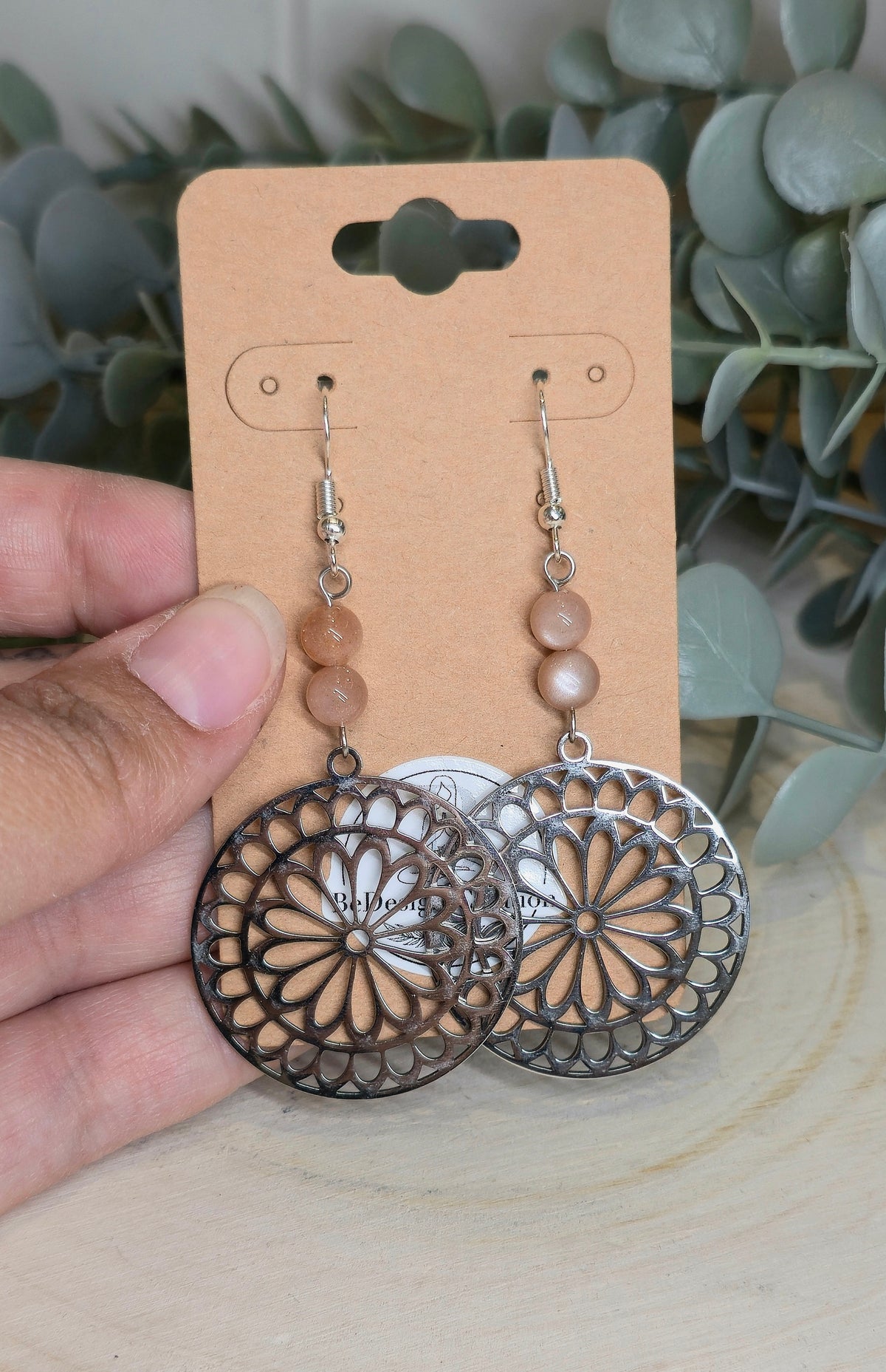 Boucles d’oreilles Fleur mandala avec Pierre de lune pêche