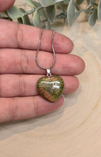 Collier en coeur en Unakite
