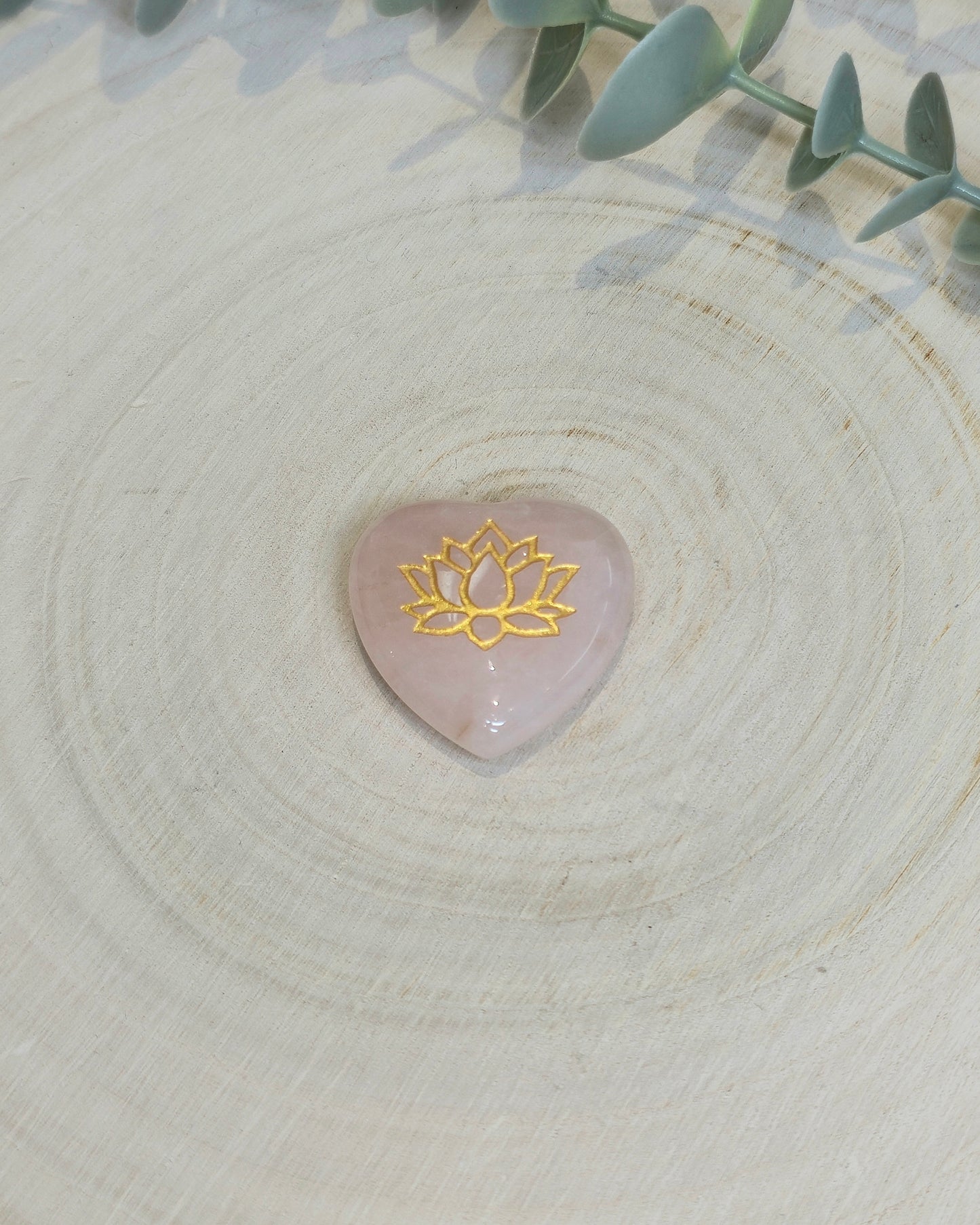 Coeur en Quartz rose avec lotus