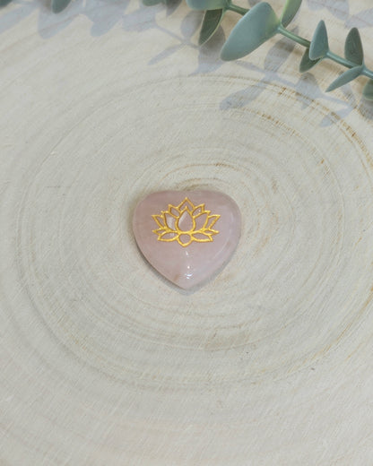 Coeur en Quartz rose avec lotus
