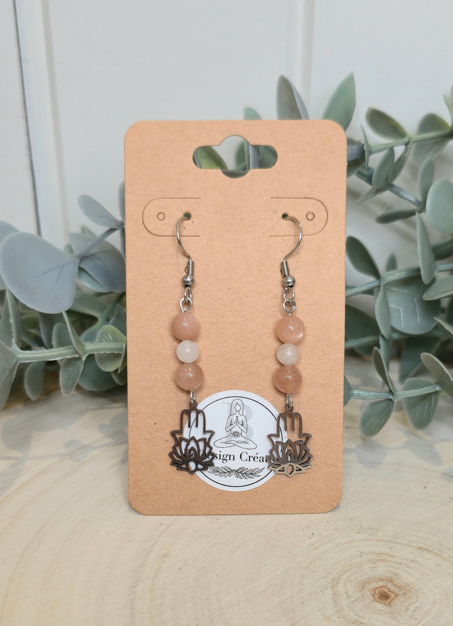 Boucles d’oreilles Lotus Fatima Pierre de lune pêche et Quartz clair