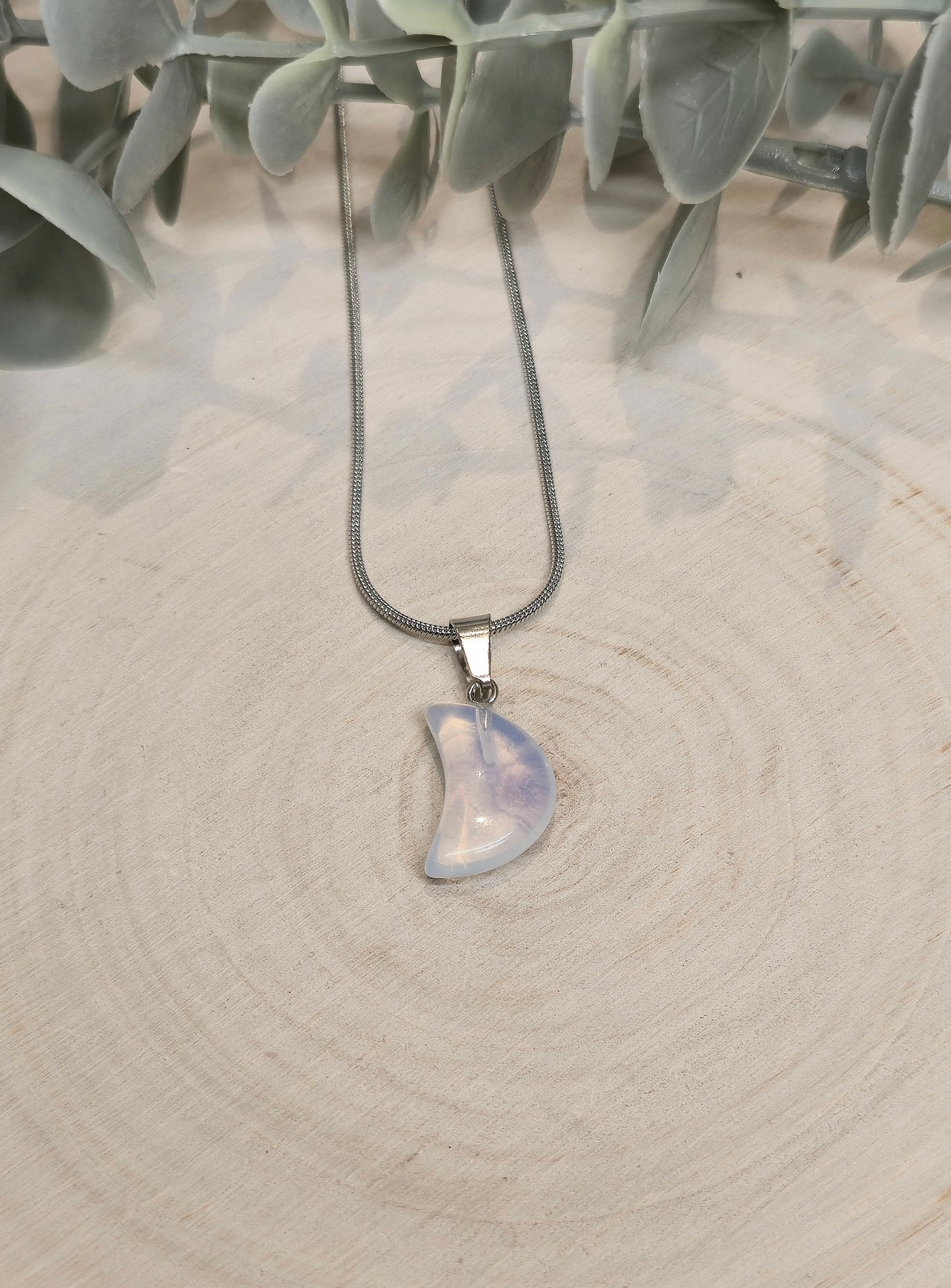 Collier en mini lune en Opalite