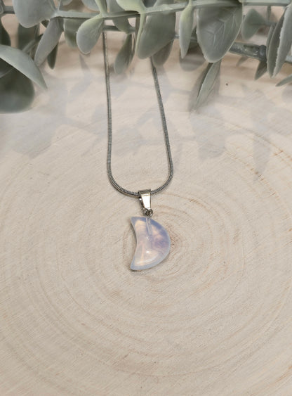 Collier en mini lune en Opalite