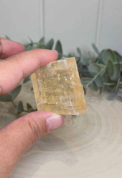 Tranche de Calcite optique jaune