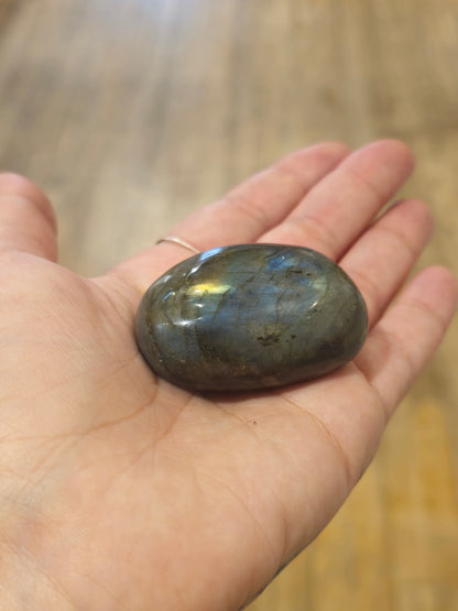 Pierre de paume en Labradorite