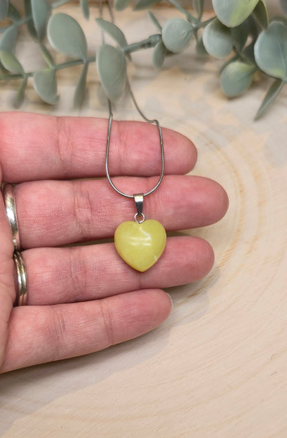 Collier en mini coeur en Jade Citron