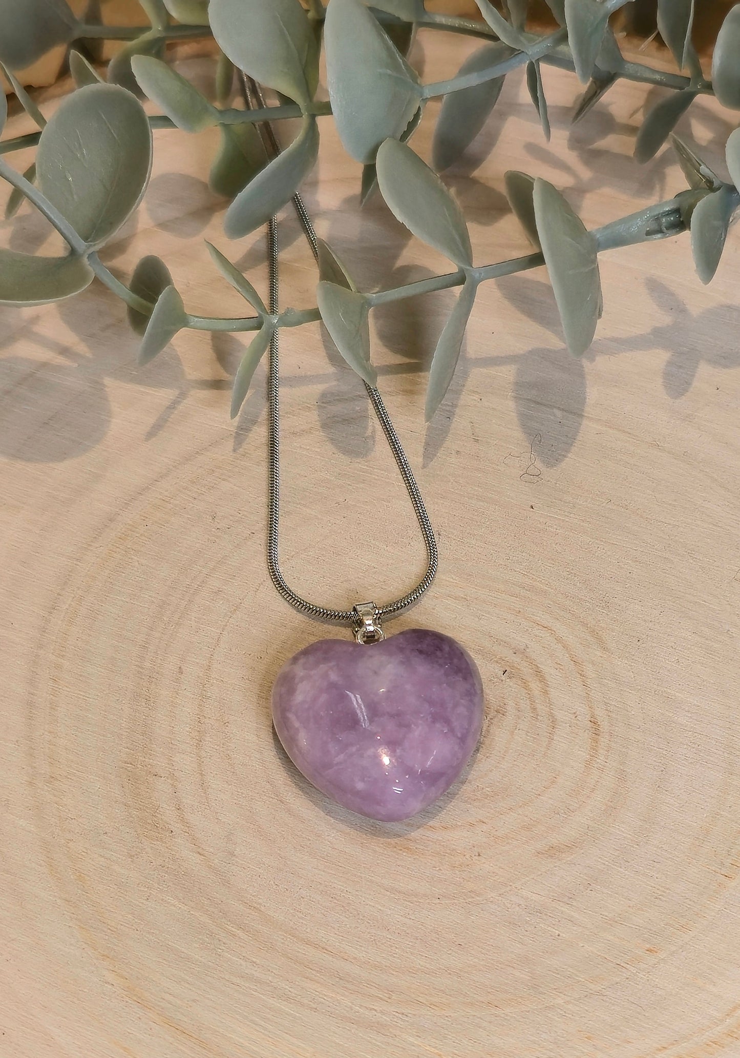Collier en coeur en Lépidolite
