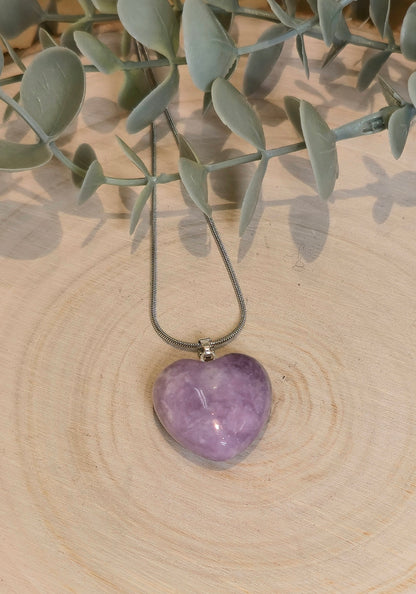 Collier en coeur en Lépidolite