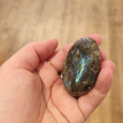 Pierre de paume en Labradorite