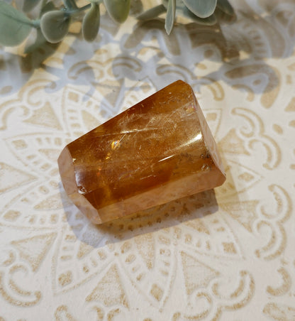 Calcite miel freeform