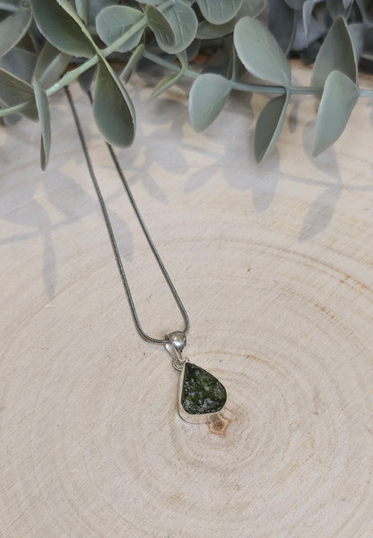 Collier Moldavite brute