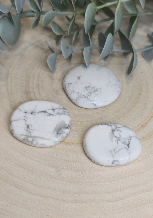 Pierre de paume mince Howlite