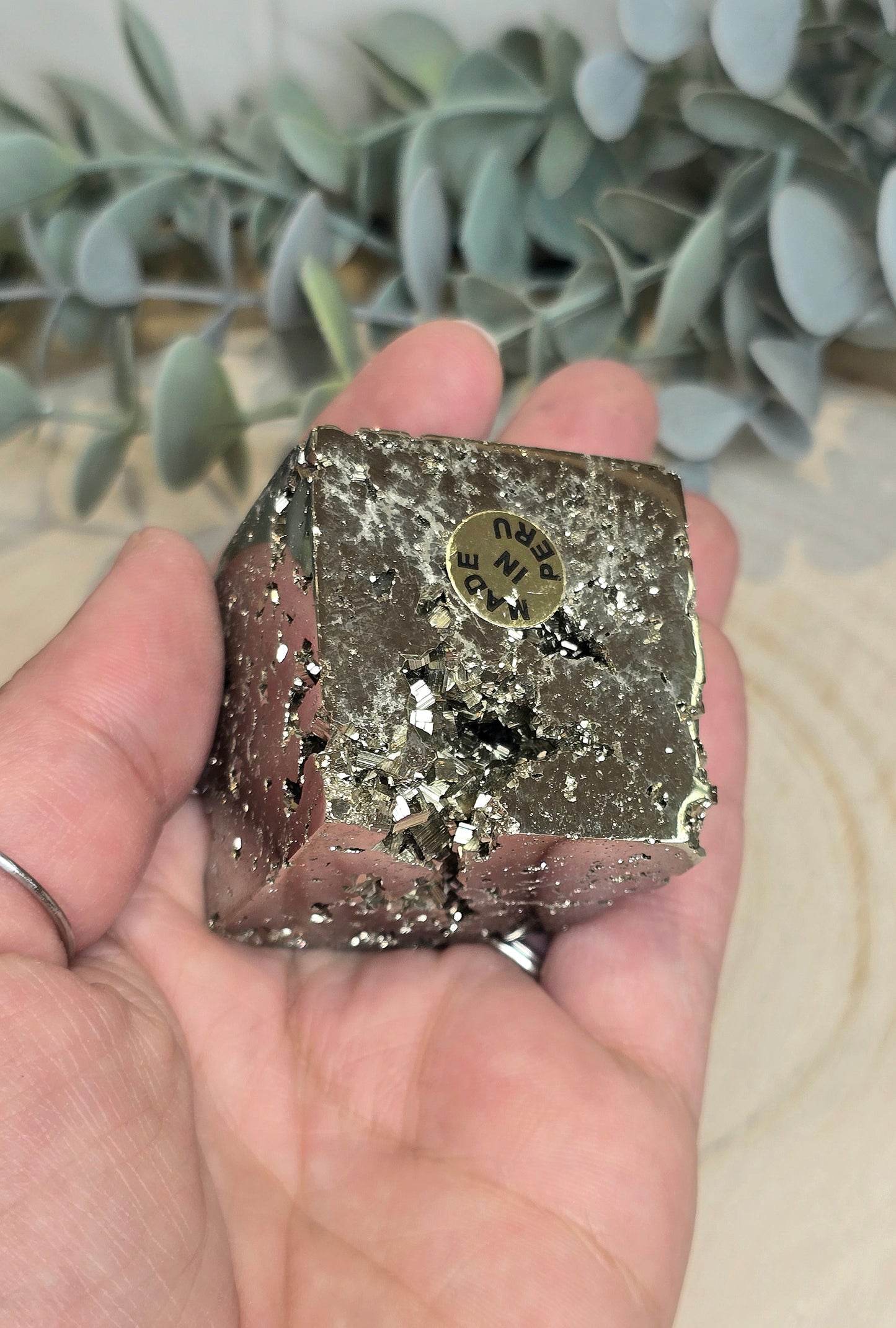 Cube flottant de Pyrite du Pérou