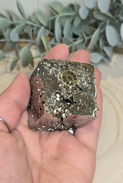 Cube flottant de Pyrite du Pérou