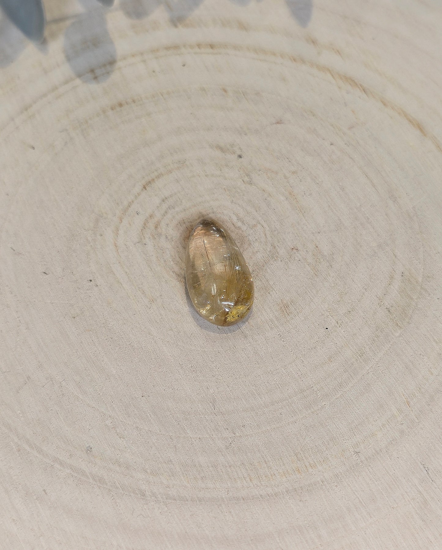 Quartz rutilé en goutte