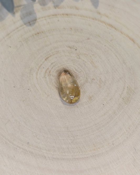 Quartz rutilé en goutte